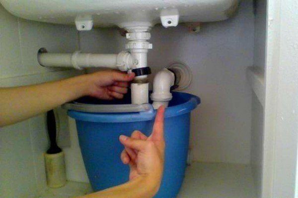 Прочистка сифона